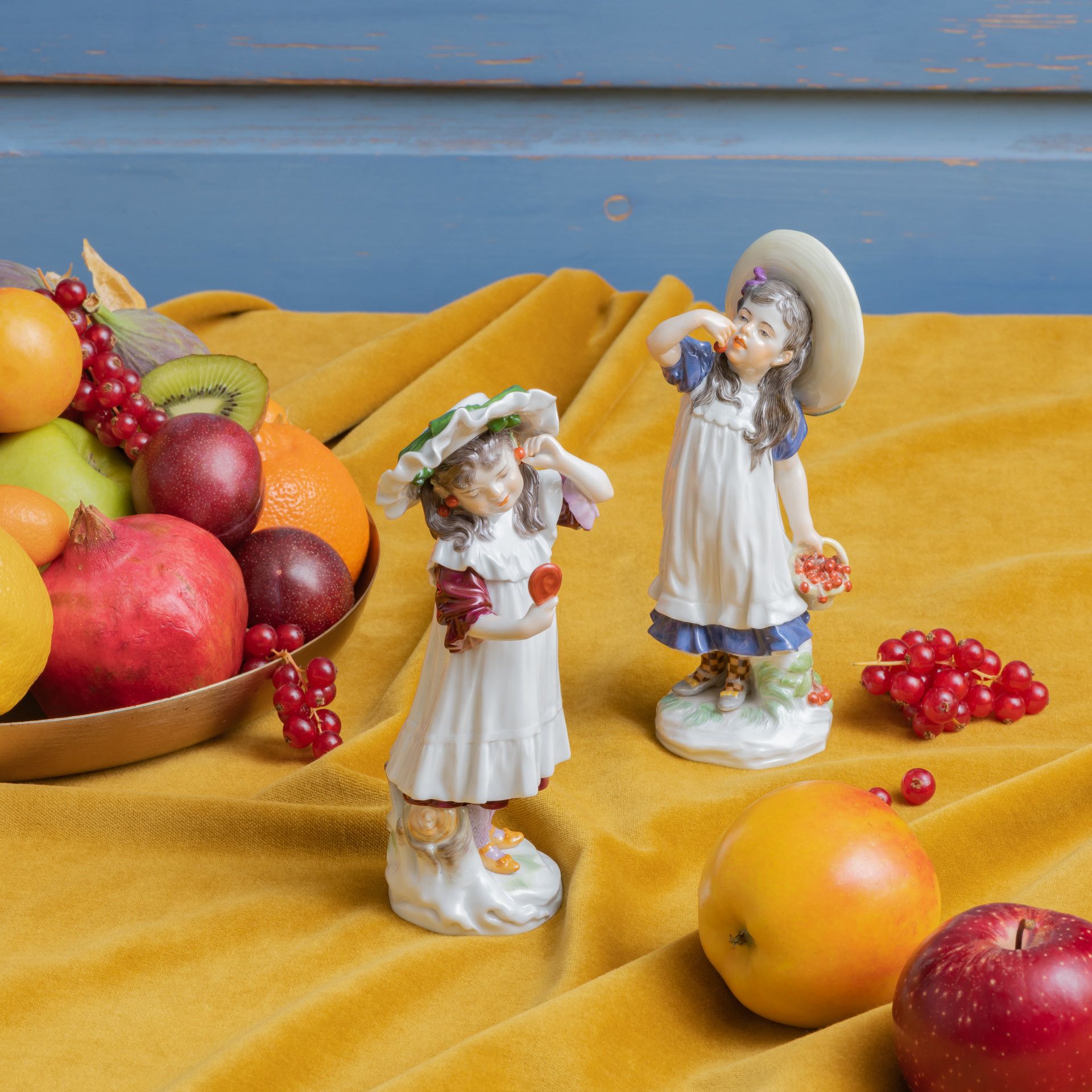 체리와 거울을 든 아이 피규린