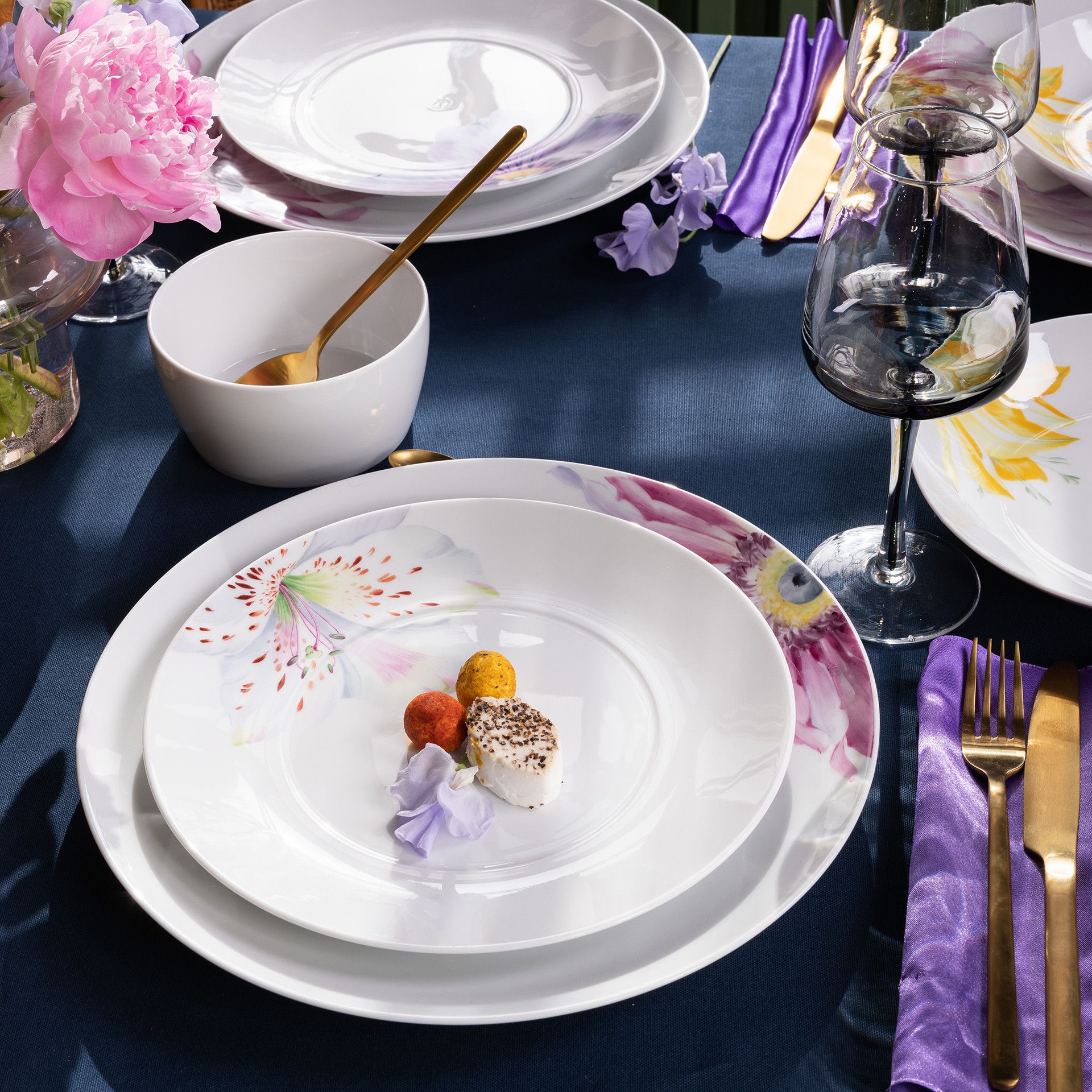 MEISSEN® COSMOPOLITAN GIANT BLOOM DINNER PLATE, TIGERLILY