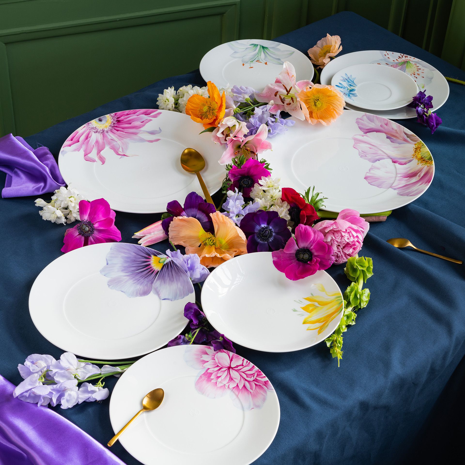 MEISSEN® COSMOPOLITAN GIANT BLOOM SOUP PLATE, CROWN IMPERIAL