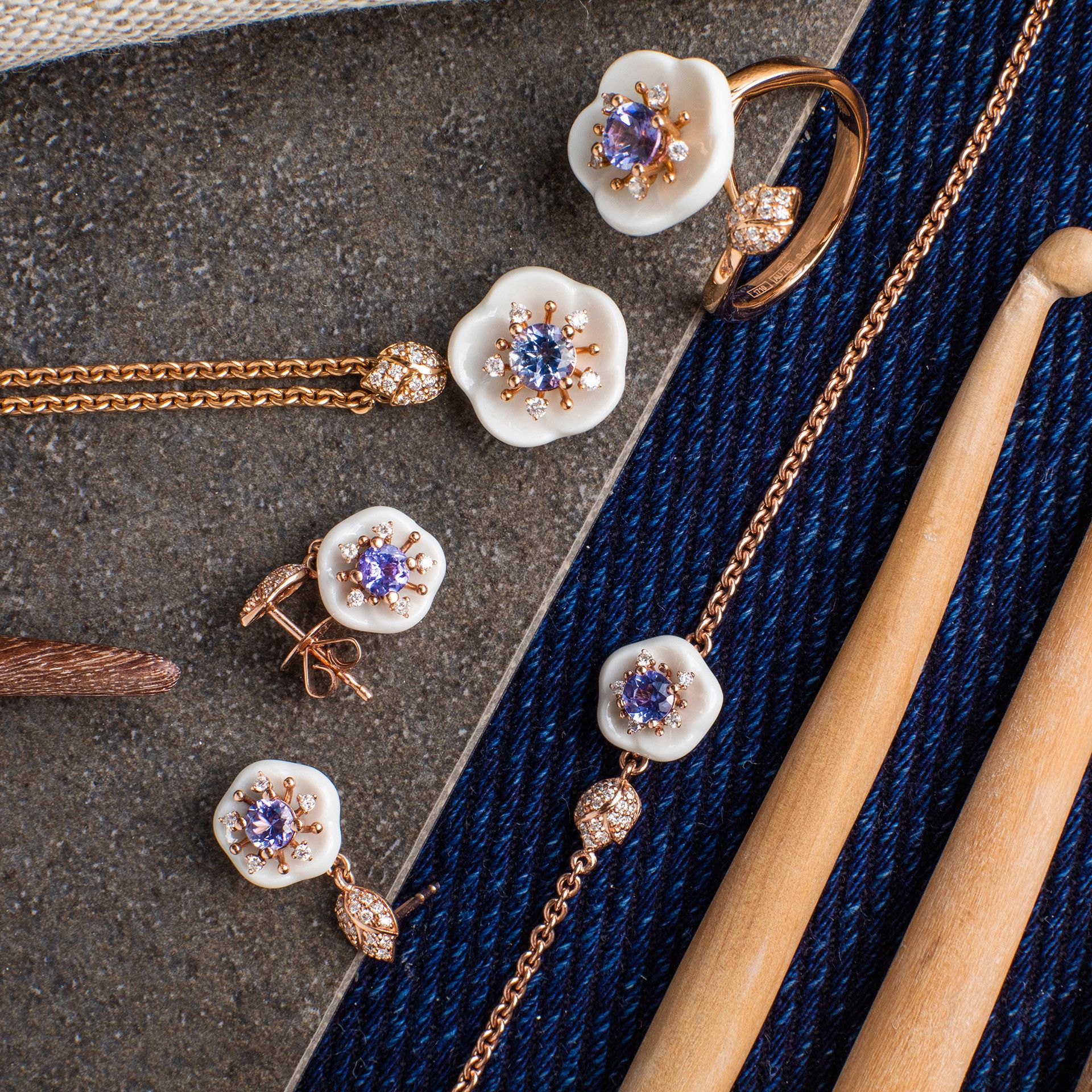 1739 ROYAL BLOSSOM EARRINGS TANZANITE BLUE